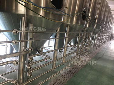 精釀啤酒設備底部細節 精釀啤酒設備底部細節